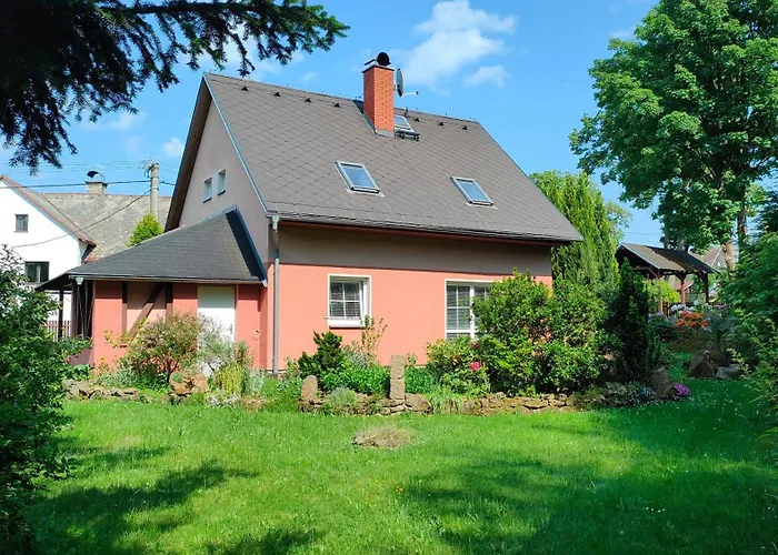 فيلة Symbiola House